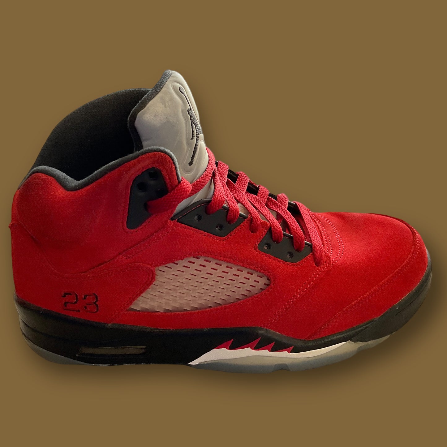 RESALE - NIKE MICHAEL JORDAN AIR JORDAN 5 RETRO SE DD0587-600 RAGING BULL *Size 9* w/ Shoe Box