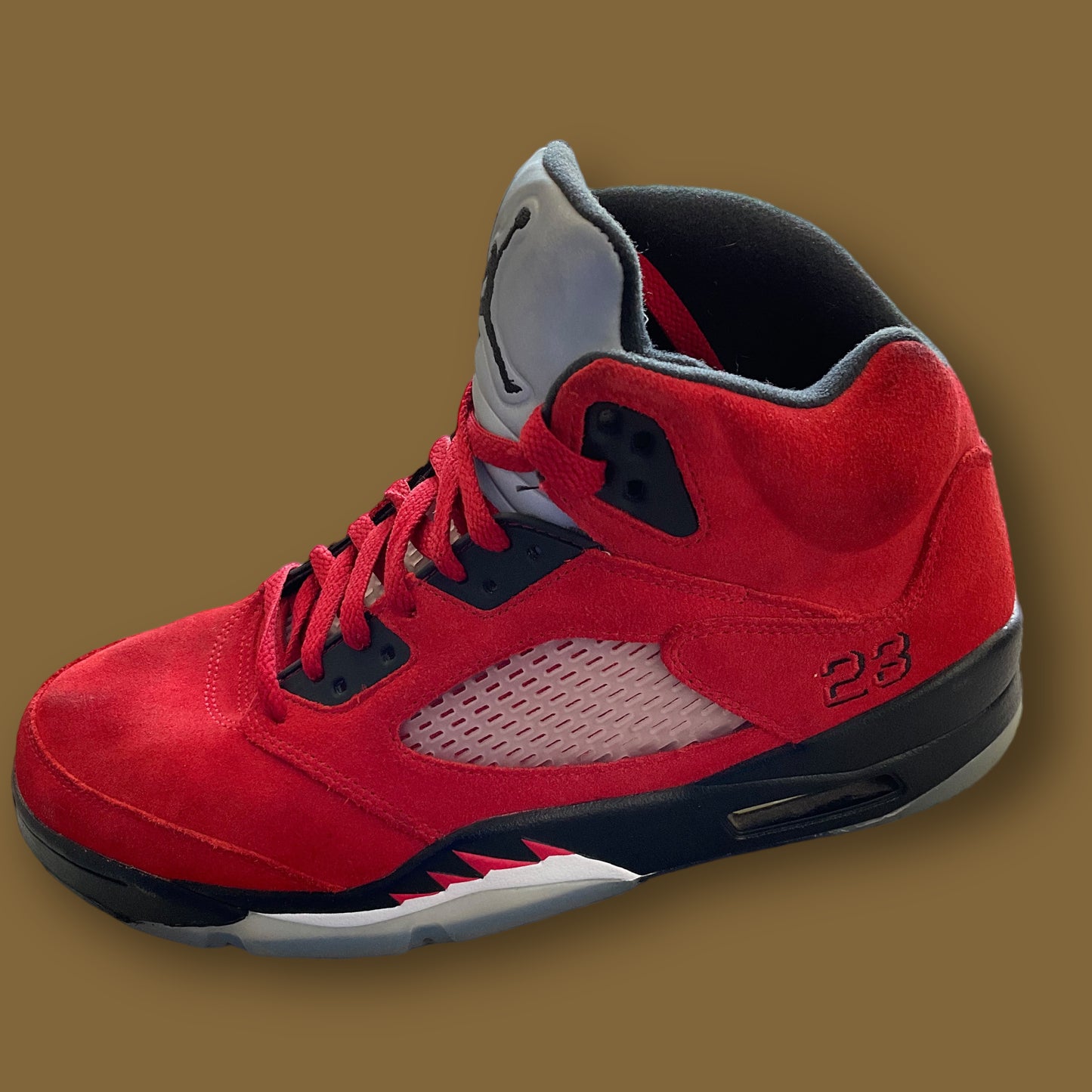 RESALE - NIKE MICHAEL JORDAN AIR JORDAN 5 RETRO SE DD0587-600 RAGING BULL *Size 9* w/ Shoe Box