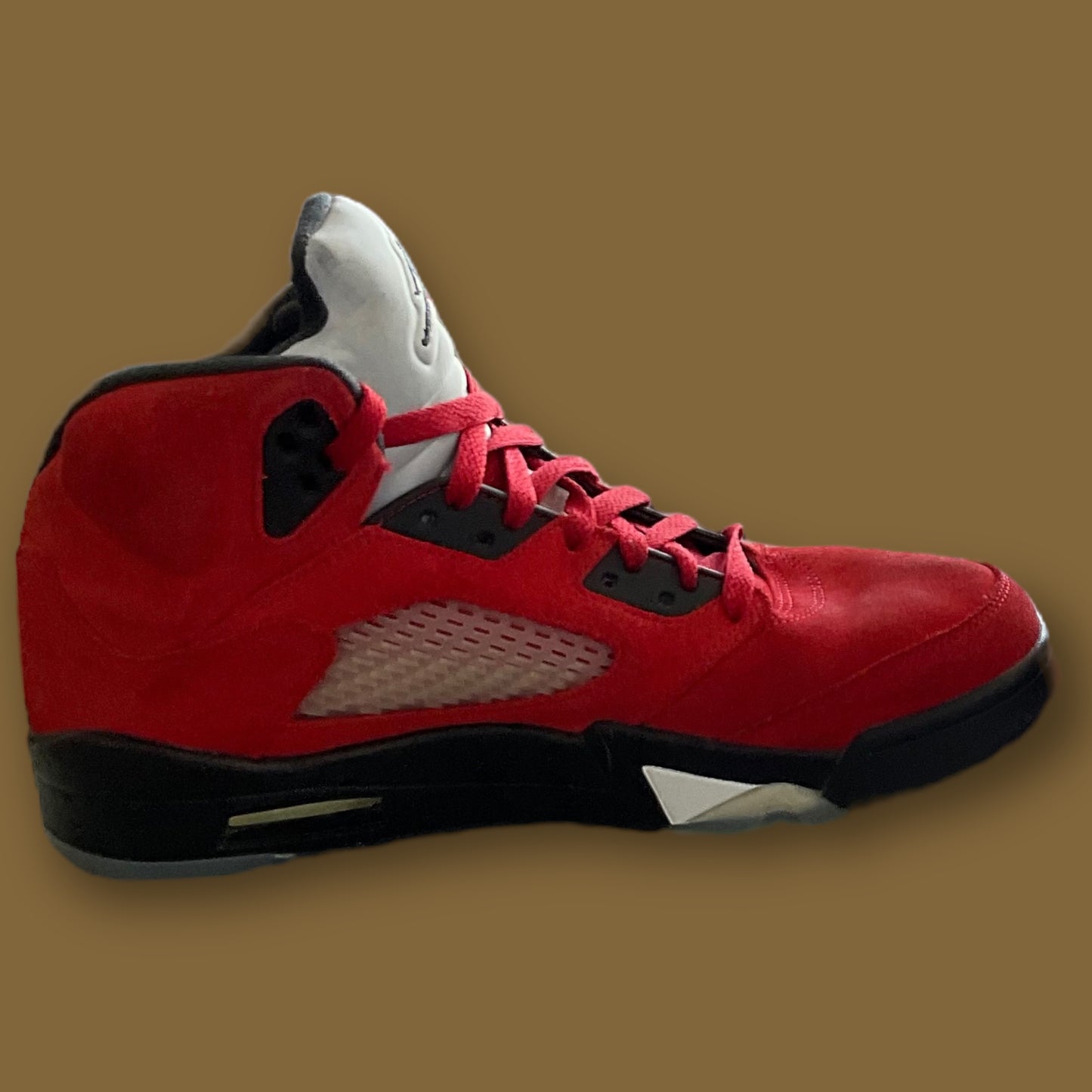 RESALE - NIKE MICHAEL JORDAN AIR JORDAN 5 RETRO SE DD0587-600 RAGING BULL *Size 9* w/ Shoe Box