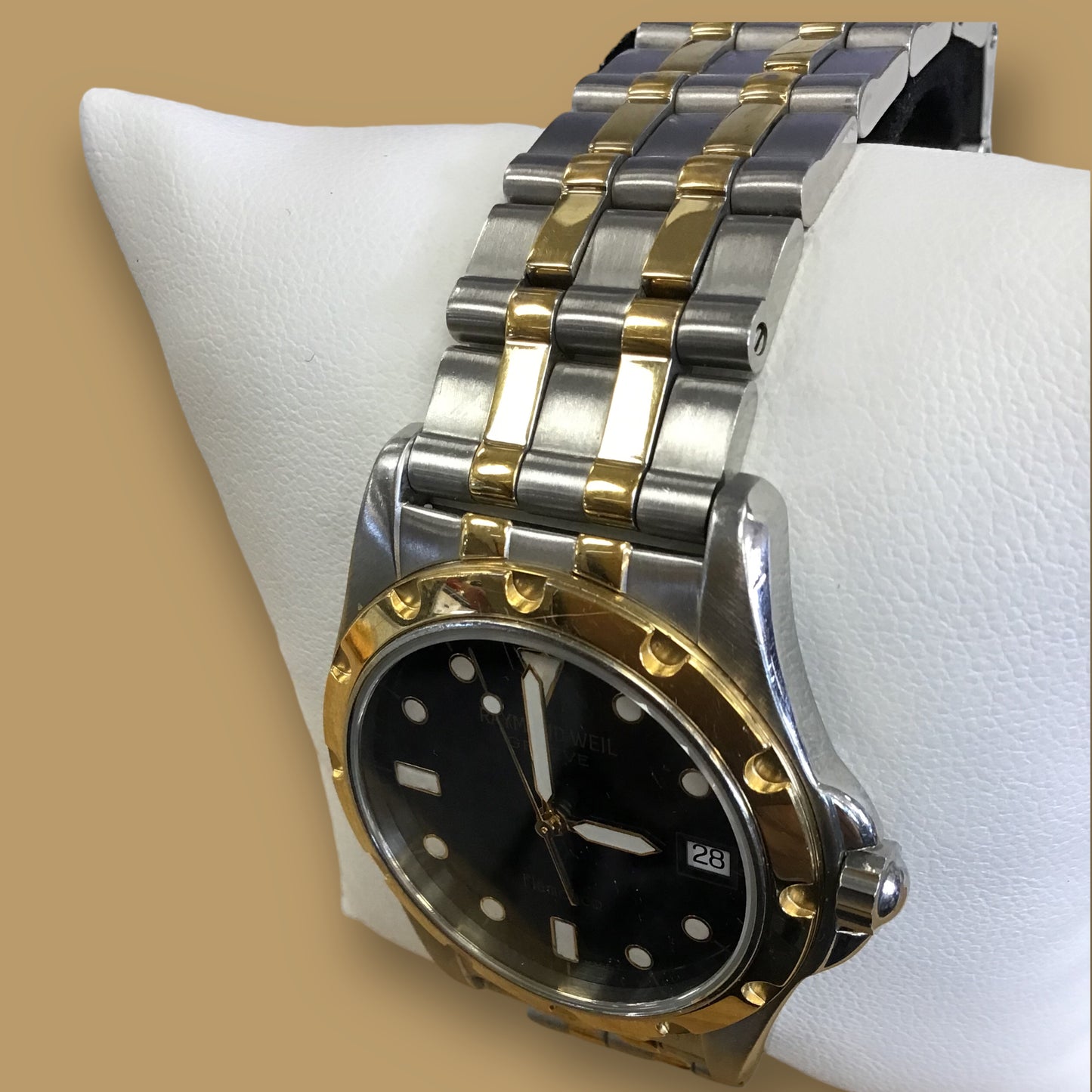 RESALE Raymond Weil Flamenco 5570 Mens Two Toned Stainless Steel Black Dial Watch